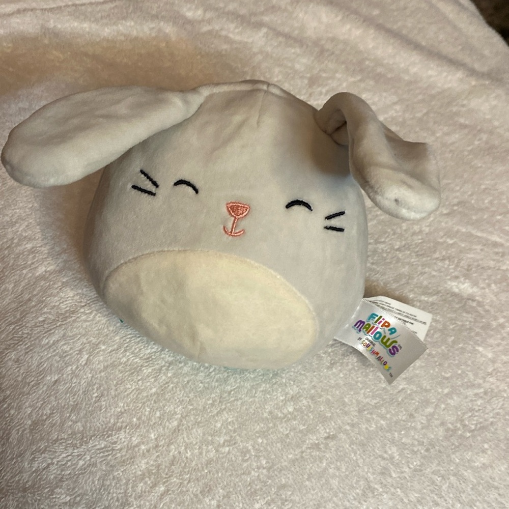 FLIP A MALLOWS by Squishmallows Original
Reversible Bunny and Easter Egg